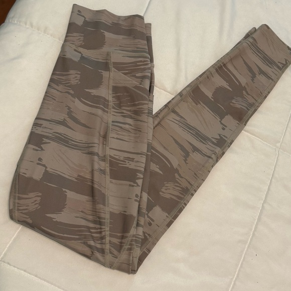 Alphalete Surface Pocket Leggings - Picture 12 of 12